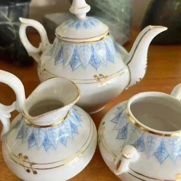 Child's  Tea Set - Picture 2 of 4